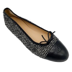 CHANEL BLACK / WHITE CC LOGO LEATHER CAP TOE TWEED BALLET FLATS WITH BOW DETAIL